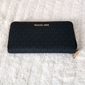 Brand new Michael Kors Wallet
